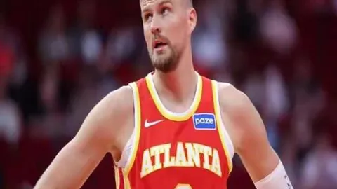 阿贾克斯力克埃因霍温，独占联赛头名