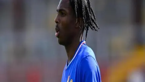 “主播邂逅“小孩姐”，《冰雪奇缘》冰上魅力倾倒主播心”